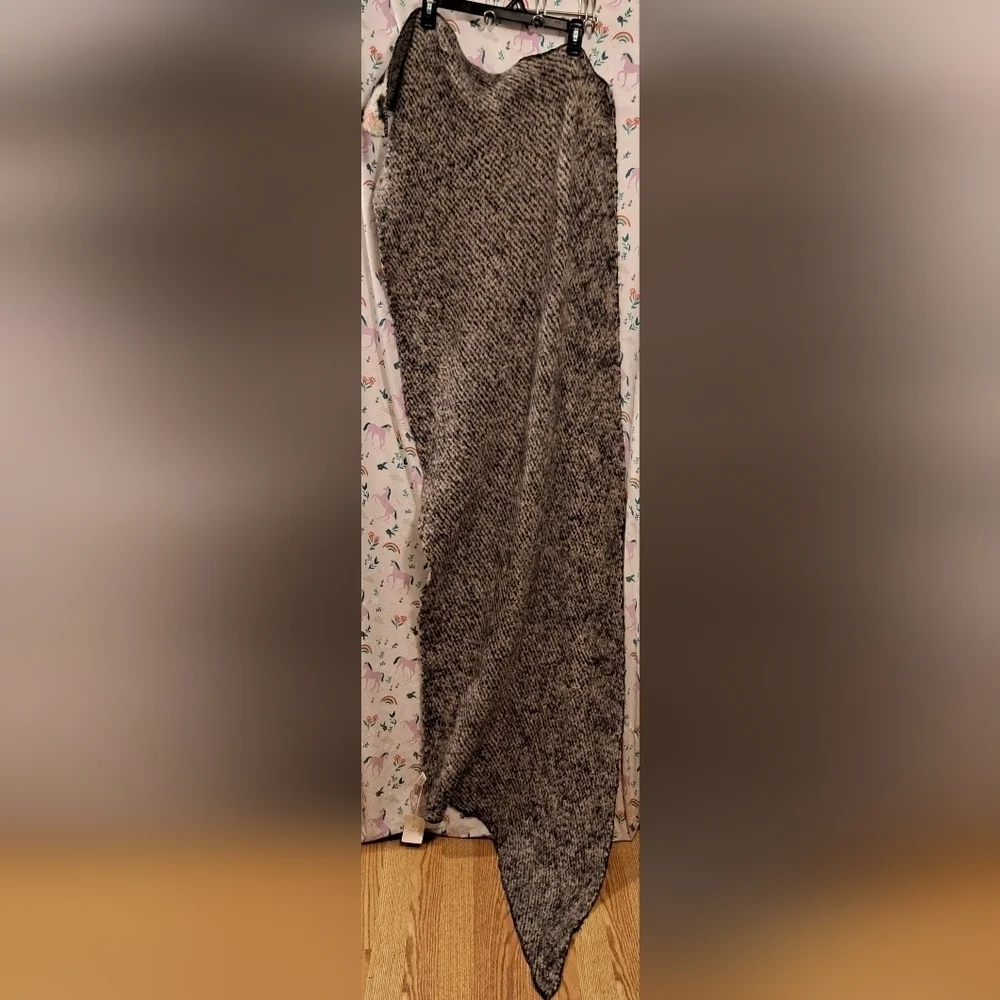 NWT Y2K Fadivo Pink & Black Leopard Fuzzy Reverse Asymetric Casual Winter Scarf